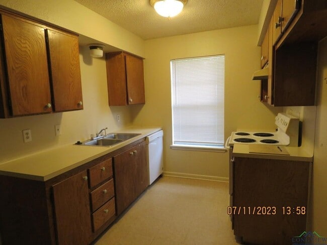 Building Photo - 3500 Denson Dr