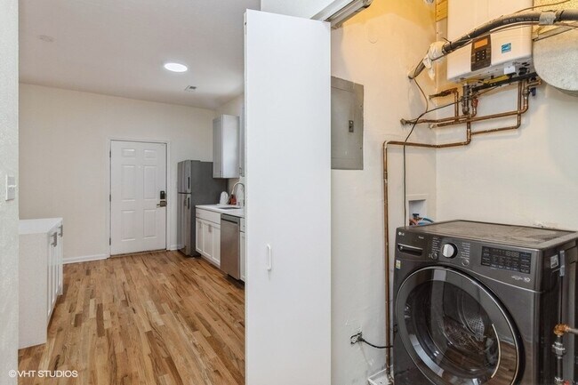 Building Photo - 1440 N Washtenaw Ave