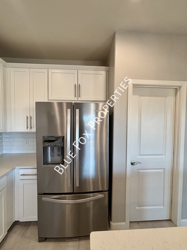 Building Photo - 5536 W Lazy Farm Dr