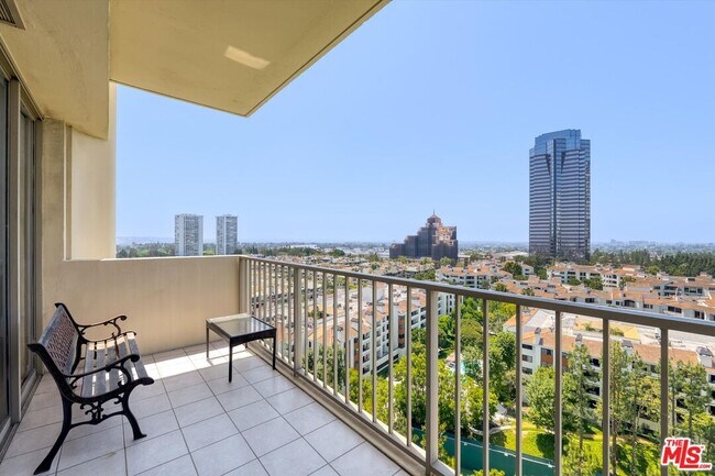 Building Photo - 2170 W Century Dr
