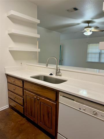 Building Photo - 954 E 3rd St