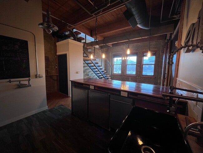 Building Photo - Gorgeous Loft Downtown Grand Rapids
