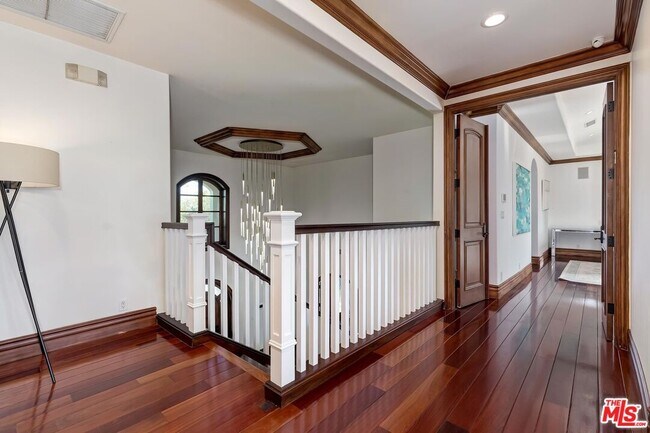 Building Photo - 6127 Rhodes Ave