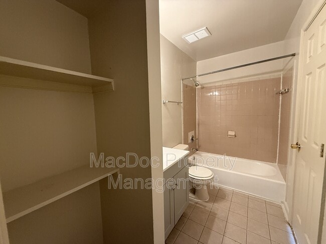 Building Photo - 3456 Beale Ct