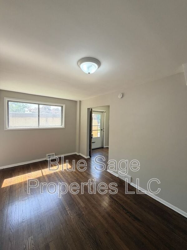 Building Photo - 205 Juniper Rd