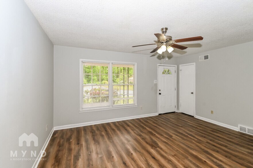 Building Photo - 2593 Courtney Dr