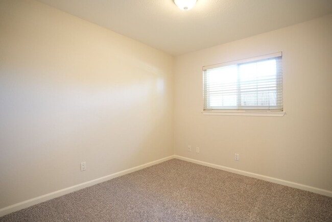Building Photo - Charming Three Bedroom West Park Neighborh...