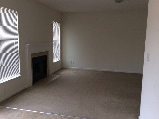 Building Photo - Franklin Twp - 4 BR h ome