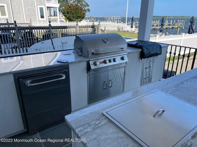 Building Photo - 709 Princeton Ave