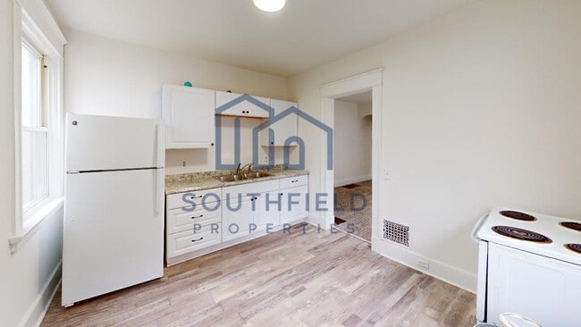 Building Photo - 1846 Lincoln Ave