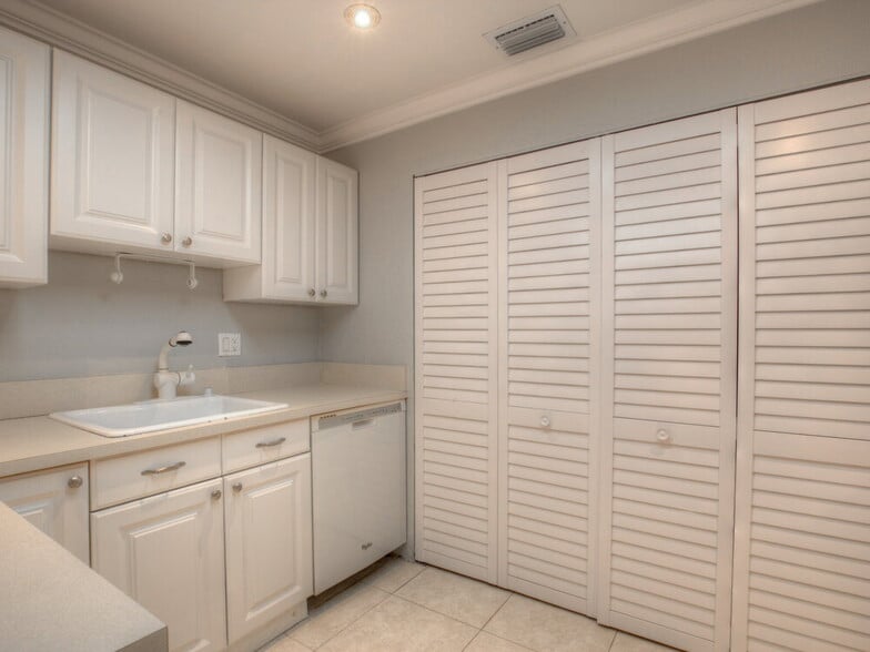 Building Photo - 8741 Cleary Blvd