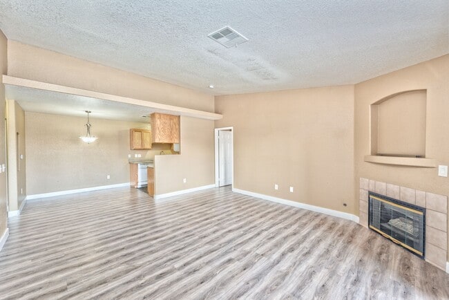 Building Photo - 4730 E Craig Rd