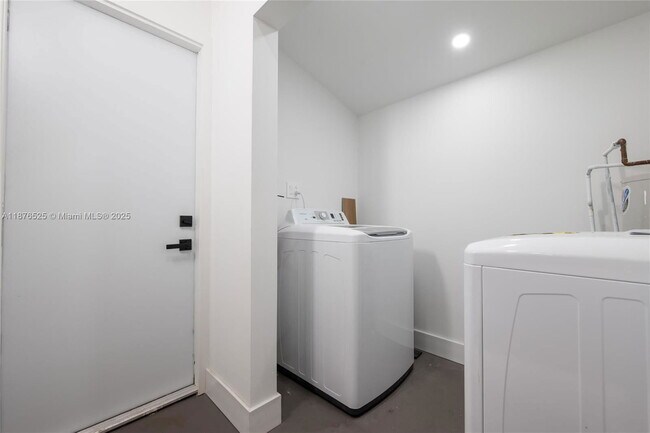 Building Photo - 1201 N 16th Ave