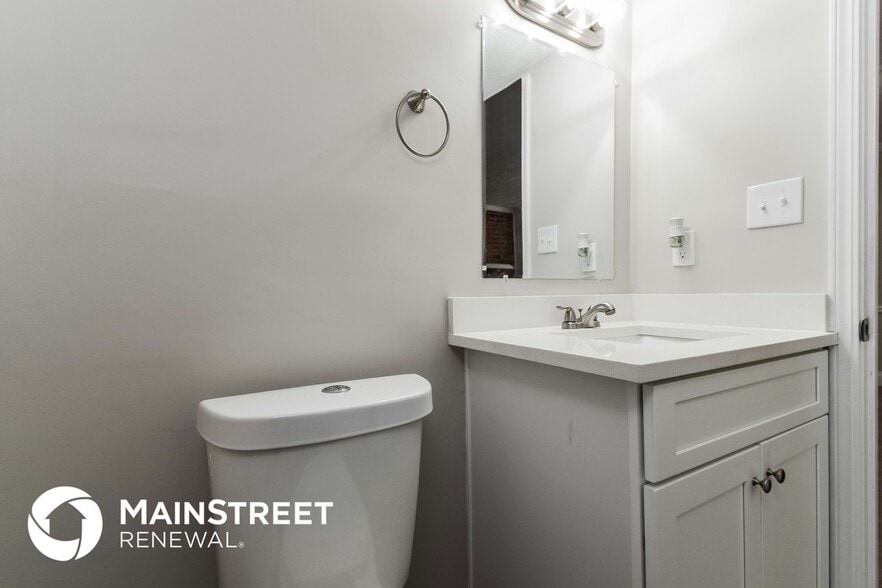 Building Photo - 627 Rockborough Dr