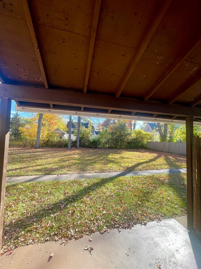 Building Photo - 173 Spruce St