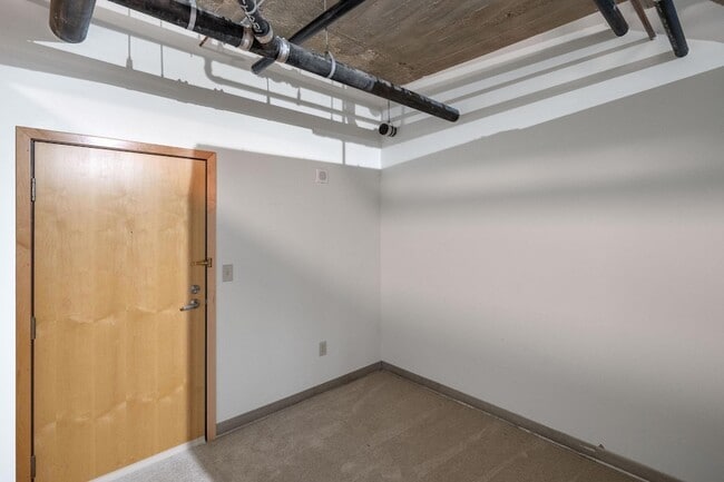 Building Photo - 521 S 7th St