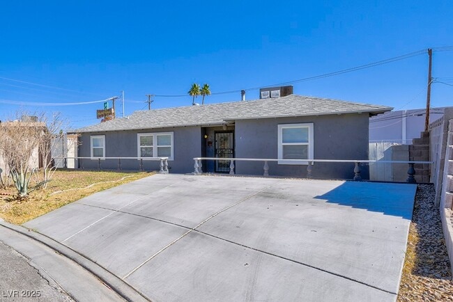 Building Photo - 1037 Yucca Ave