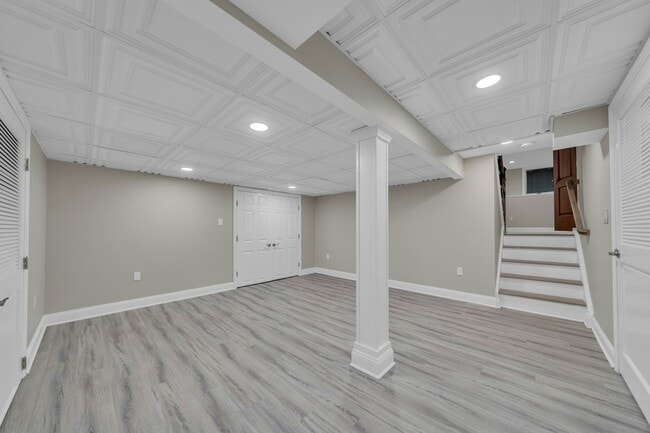 Building Photo - 370 Holland Ln