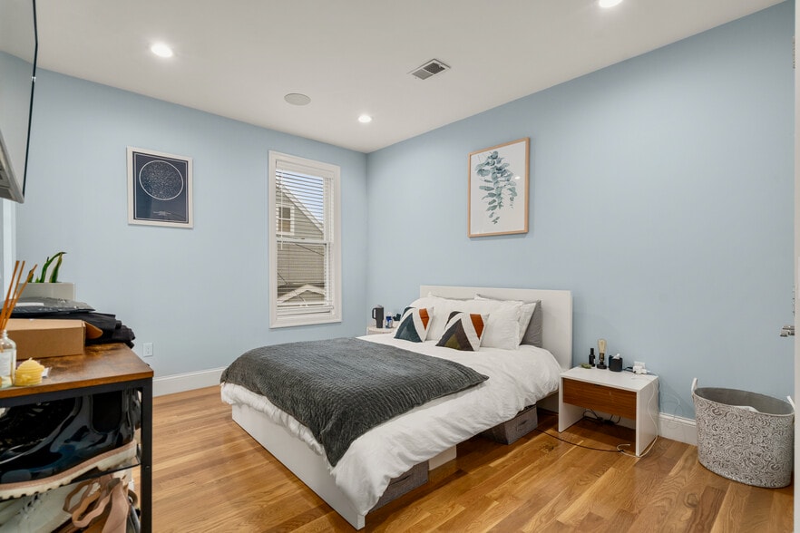 Building Photo - 275 Old Colony Ave