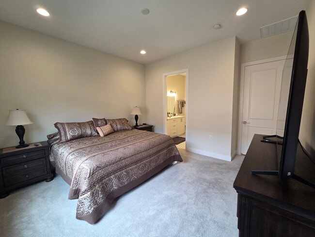 Building Photo - 1212 Hopewell Dr