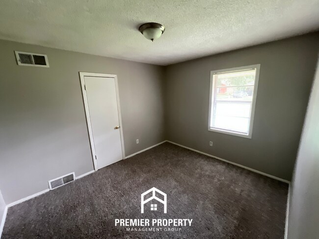 Building Photo - HALF OFF FIRST MONTHS RENT! Charming 3BR/1.5BA in 38118 | Hardwood Floors & Spacious Fenced Backyard