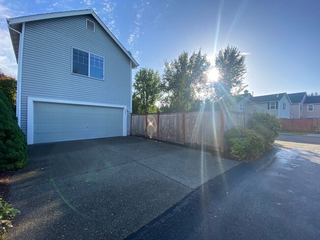 Building Photo - 3 Bedroom Corner Lot DuPont Home