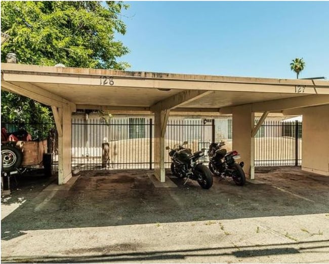 Building Photo - 1715 W Clinton Ave