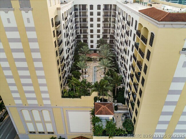 Building Photo - 801 S Olive Ave