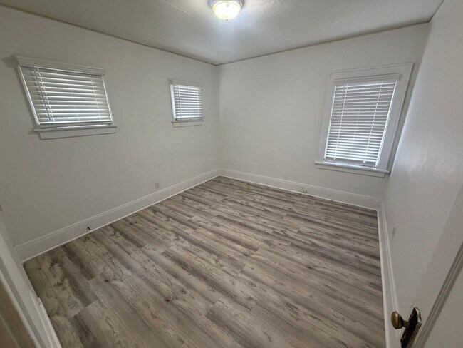 Building Photo - 3600 N Port Washington Rd