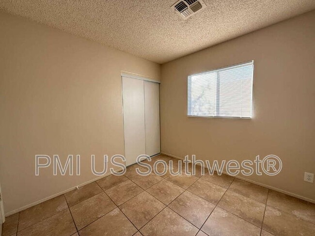 Building Photo - 1842 Gem St