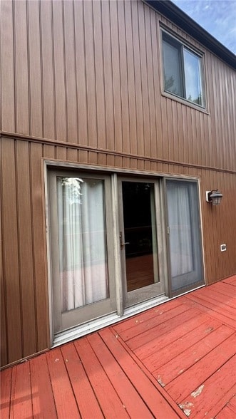 Building Photo - 40 Freedom Dr N