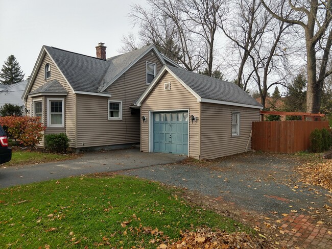 Building Photo - 387 Feura Bush Rd