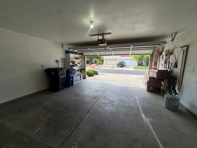 Building Photo - 9301 Ironshore NE