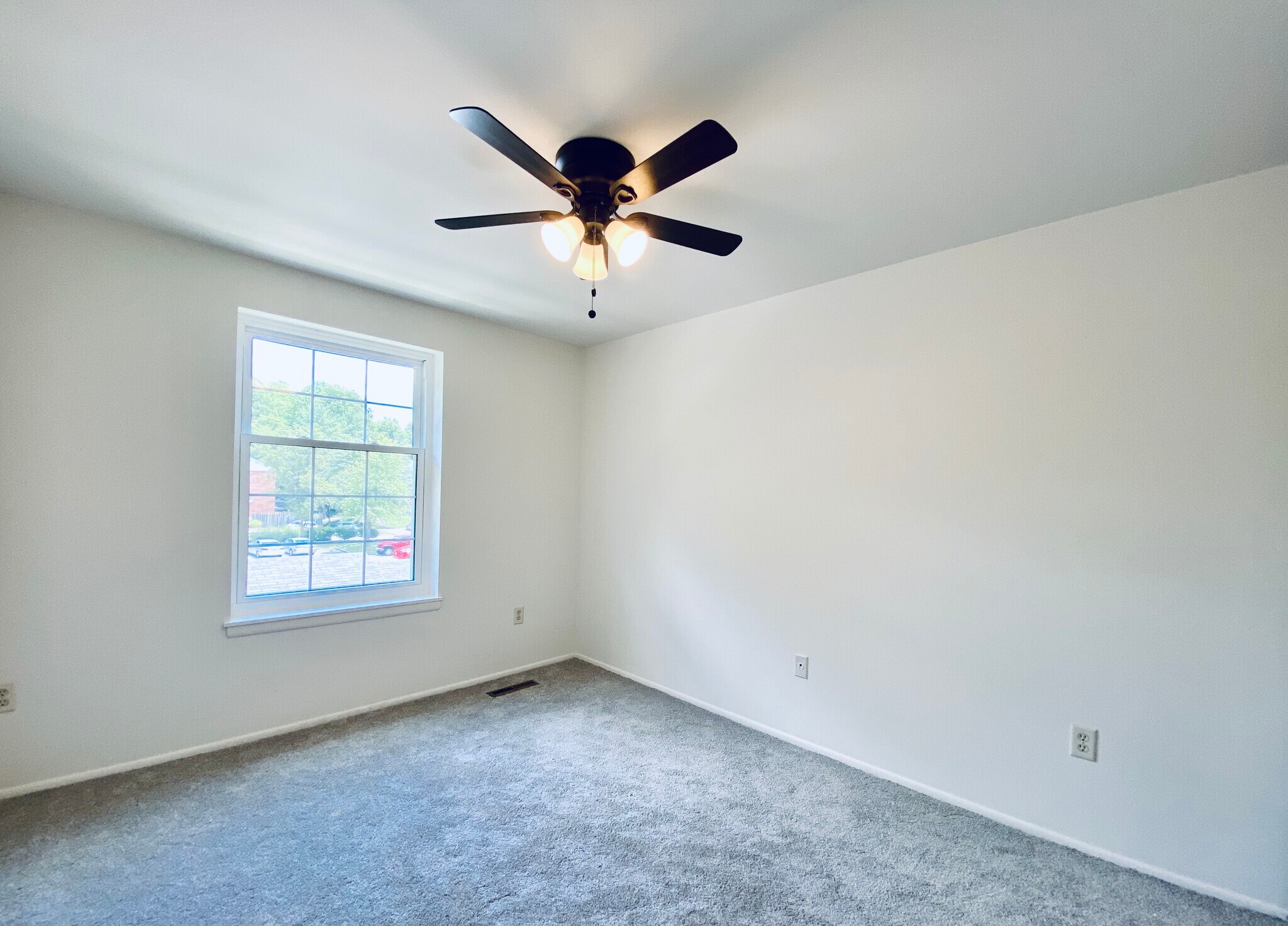 Building Photo - 10690 High Beam Ct