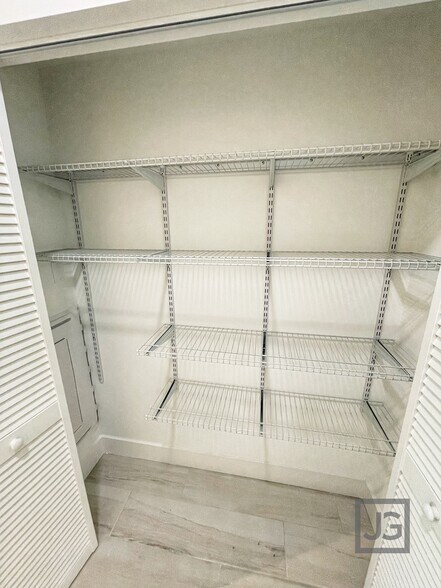 Closet - 326 NE 5th Ave