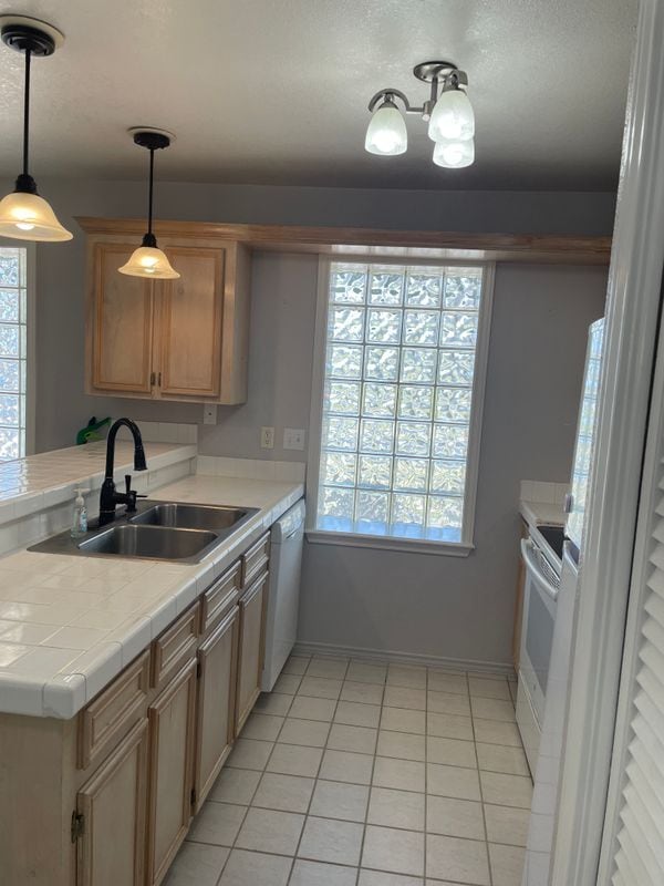 Building Photo - 108 E Jupiter Ln