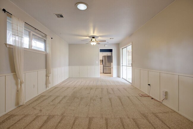 Building Photo - * * * $750 MOVE-IN SPECIAL!!! * * * Charmi...