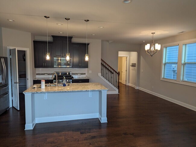 Building Photo - 1008 Cotulla Dr
