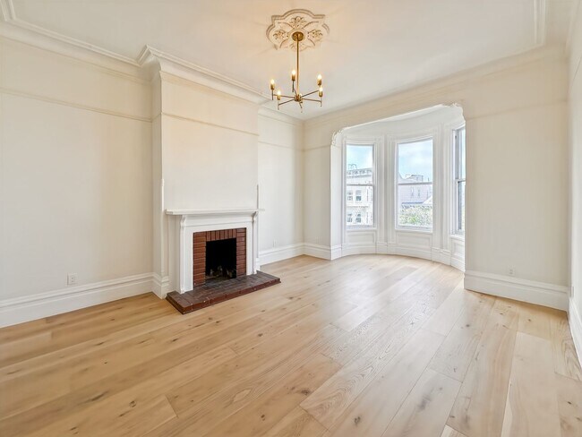 Building Photo - Top-Floor, Remodeled 5BR/2.5BA Victorian Flat, Pet Friendly, Steps from Alamo Square