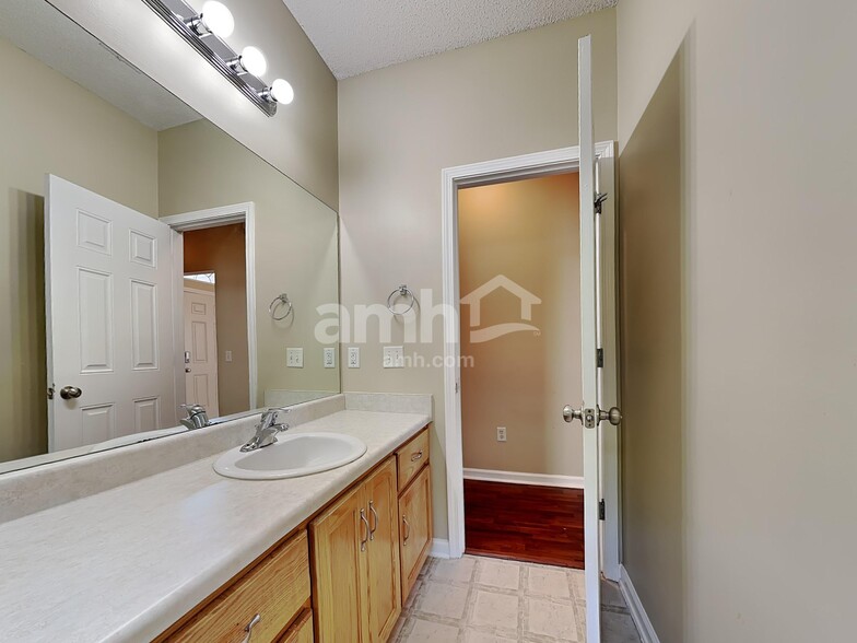 Building Photo - 171 Arbor Village Dr