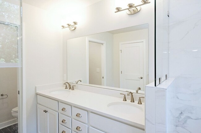 Building Photo - Dog-Friendly Townhome in Desirable Belvedere Community