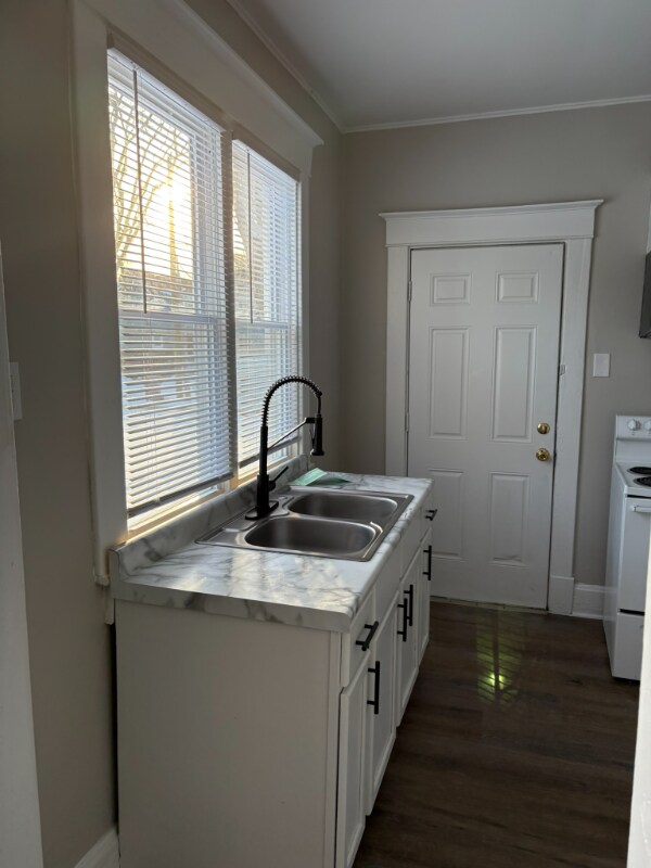 Building Photo - 3130 N Park Ave