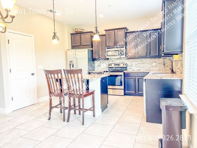 Building Photo - Spacious 3 Bedroom, 4 Bathroom Townhome fo...