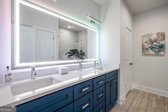 Building Photo - 3165 Dogwood Dr