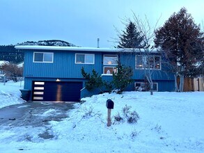 Building Photo - Pet Friendly 4 Bed 3 Bath Single Family Home on Westside W/ Fully Fenced yard, Attached Garage!