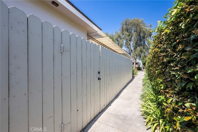 Building Photo - 8231 Deerfield Dr