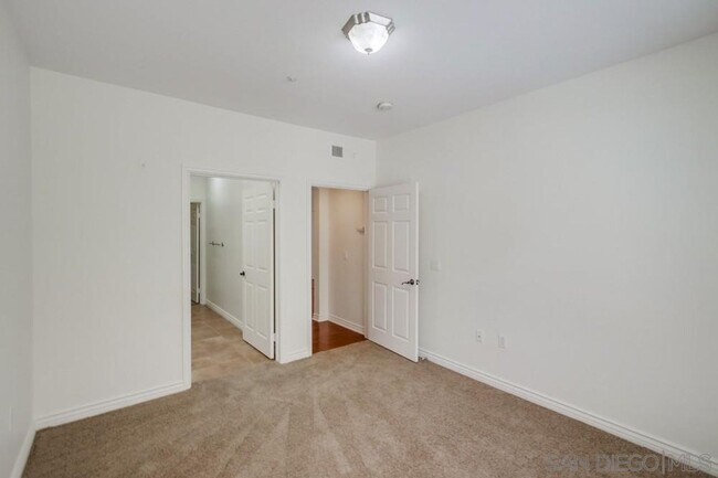 Building Photo - Luxury living in beautiful UTC, Spacious 2...