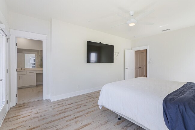 Building Photo - 79 Beach View Dr