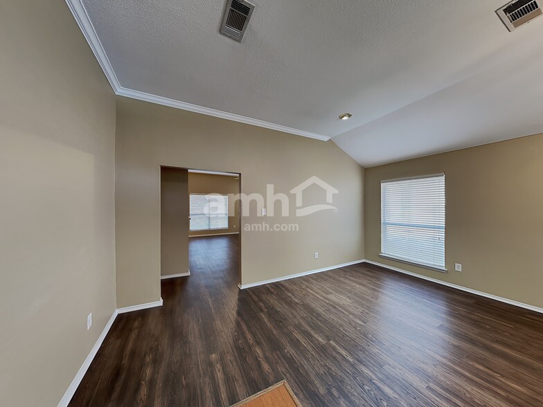 Building Photo - 476 Round Rock Dr