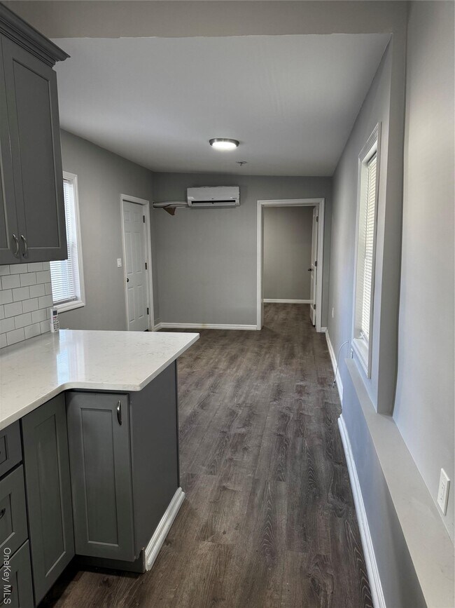 Building Photo - 23 Collegeview Ave